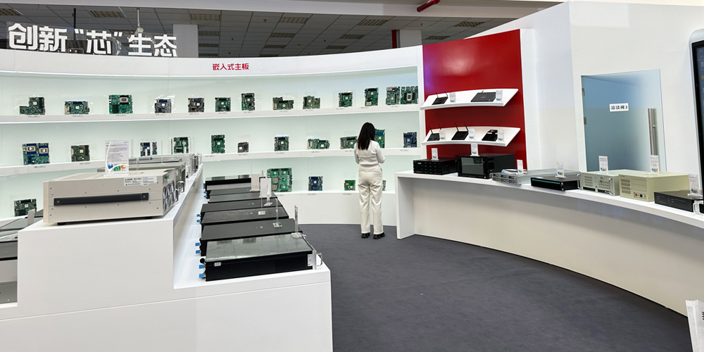 光合組織2025人工智能創(chuàng)新大會(huì)收官，高能計(jì)算機(jī)國產(chǎn)算力展現(xiàn)工業(yè)智能新圖景(圖3)